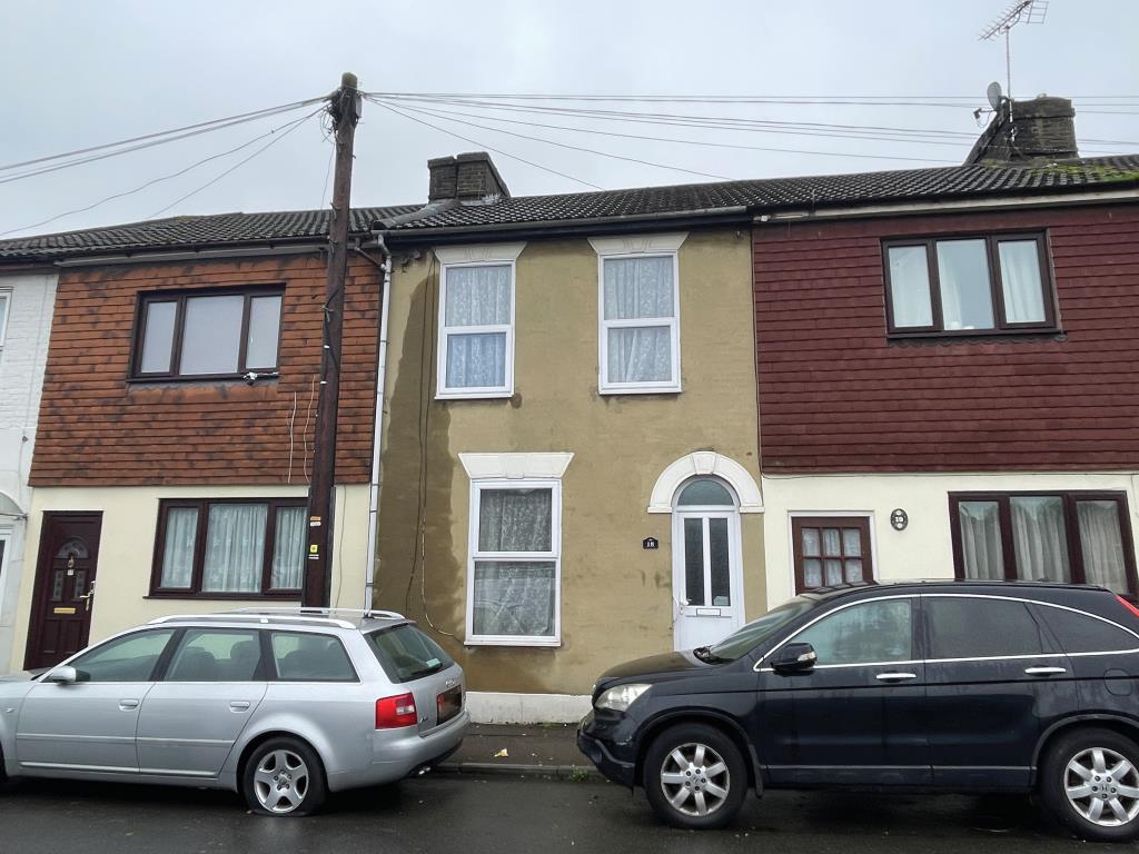 Lot: 1 - HOUSE FOR REFURBISHMENT - House in need of modernisation
